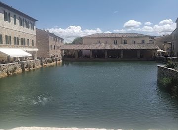 italy/val-d-orcia/attraction/bagno-vignoni-thermal-bath-old-town
