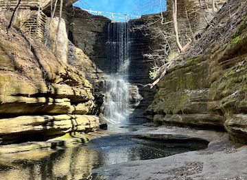 illinois/rock-river-valley/attraction/matthiessen-lake-waterfall