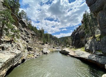 south-dakota/black-hills/attraction/hippie-hole