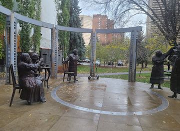 canada/ottawa-valley/attraction/famous-five-statue