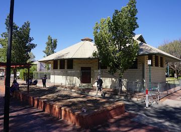 australia/alice-springs/attraction/hartley-street-school