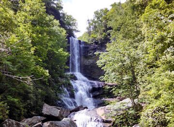 south-carolina/caesars-head-state-park/attraction/raven-cliff-falls