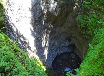 romania/bihor-mountains/attraction/avenul-bortig