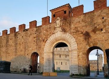 italy/lucca/attraction/porta-santa-maria-pisa