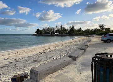 the-bahamas/new-providence/attraction/sea-beach-promenade
