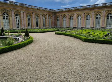 france/versailles/parc-de-versailles/attraction/marie-antoinette-s-grotto