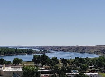 south-dakota/lake-oahe/attraction/verendrye-monument