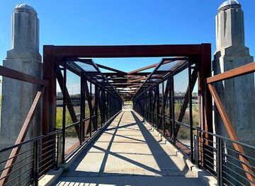 wisconsin/milwaukee/attraction/hank-aaron-state-trail