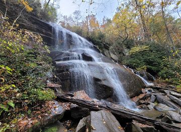north-carolina/pisgah-national-forest/attraction/daniel-ridge-falls