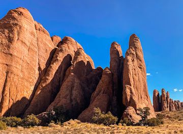 utah/arches-national-park/attraction/sand-dune-arch