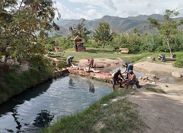 uganda/kibale-national-park/attraction/kyiriba-kyathumba-hot-spring-kibbenge