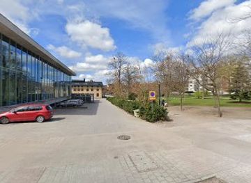 sweden/halland/attraction/hanna-hallen-ihopa-statue