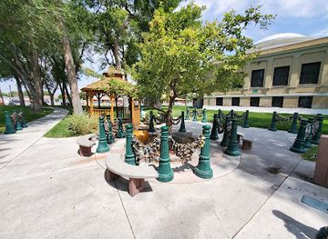 nevada/northern-nevada/attraction/lover-s-lock-plaza