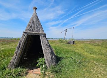 austria/neusiedler-see/attraction/schilfhutte-mit-ziehbrunnen