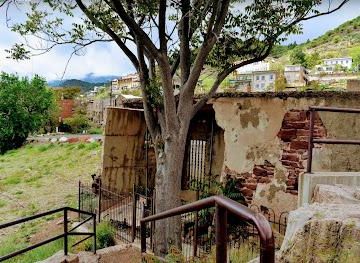 arizona/sedona/attraction/jerome-s-sliding-jail