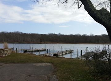 rhode-island/trustom-pond-national-wildlife-refuge/attraction/treaty-rock