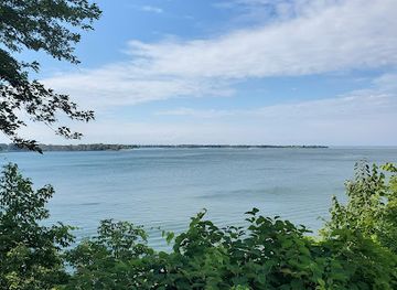 pennsylvania/erie/presque-isle-state-park/attraction/erie-land-lighthouse