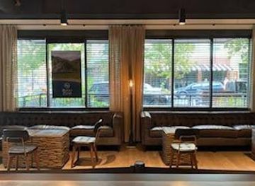 washington/marysville/attraction/rocky-pond-estate-winery-woodinville-tasting-room-at-woodin-creek