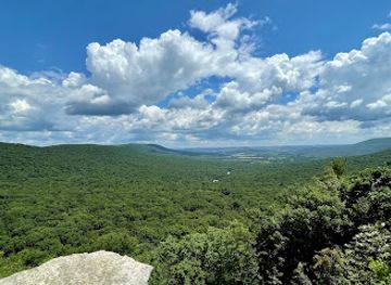 pennsylvania/appalachian-mountains/attraction/hawk-mountain