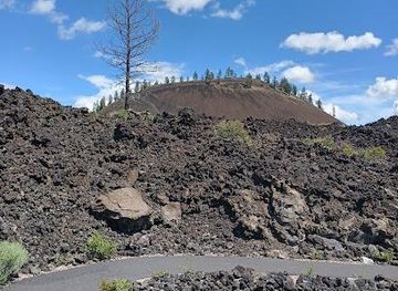 oregon/bend/attraction/newberry-national-volcanic-monument