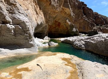 oman/wadi-bani-khalid/attraction/hassa-al-barqah-fi-wadi-hawir-mintaqat-al-batin-mintaqat-siq