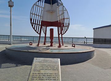 chile/tarapaca-region/attraction/monumento-boya-esmeralda