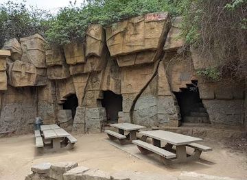 california/burbank/attraction/old-los-angeles-zoo