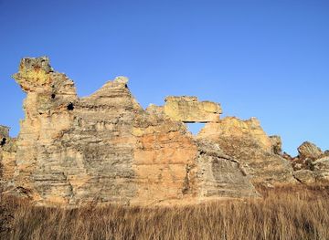 madagascar/ihorombe/attraction/isalo-window