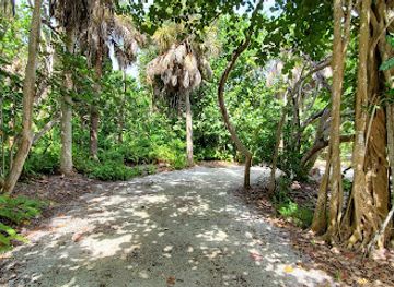 florida/sanibel-island/attraction/shipley-trail-parking