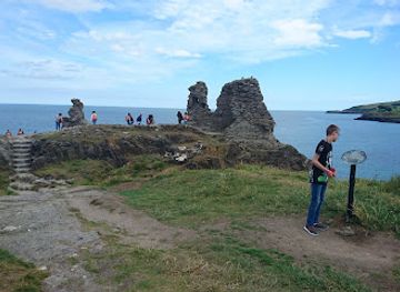 ireland/glendalough/attraction/black-castle