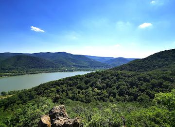 hungary/pilis-mountains/attraction/ganti-piheno-kilato-emlekhely