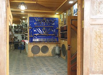 uzbekistan/bukhara-region/attraction/museum-of-wood-carving-in-the-abdulaziz-khan-madrassah