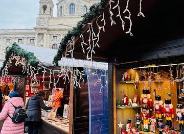 austria/vienna/attraction/weihnachtsmarkt-maria-theresien-platz