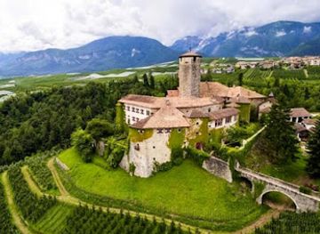 italy/val-di-non/attraction/castel-valer