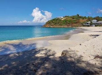antigua-and-barbuda/codrington/attraction/ffryes-beach