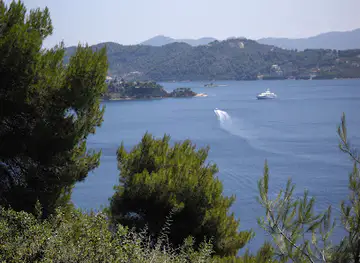Θέα Σκιάθου (Β) - Skiathos view (B)