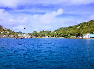 saint-vincent-and-the-grenadines/tobago-cays-marine-park/attraction/captain-hugh-mulzac-square