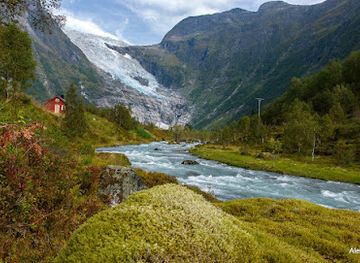 norway/sogn-og-fjordane/attraction/boyabreen-glacier
