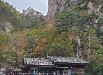 south-korea/seoraksan-national-park/attraction/cheondang-falls