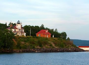 wisconsin/lake-superior-lowland/attraction/raspberry-island-lighthouse
