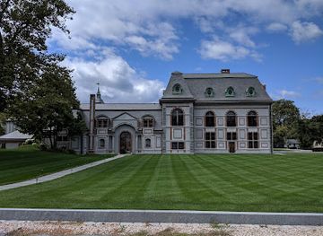 rhode-island/newport-cliff-walk/attraction/belcourt-of-newport