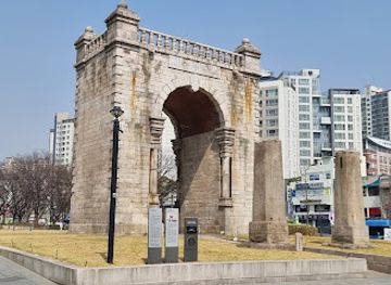 south-korea/honam-region/attraction/dongnimmun-arch-independence-gate