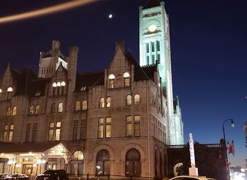 tennessee/nashville-music-row/attraction/nashville-whatliftsyou-wings-mural