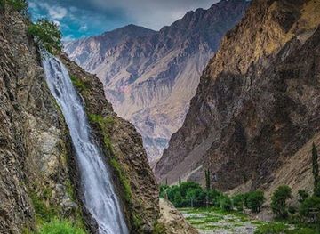 pakistan/northern-areas/attraction/manthokha-waterfall-resort