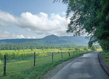 north-carolina/foothills/attraction/cades-cove-scenic-loop