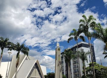colombia/coffee-axis/attraction/plaza-de-bolivar