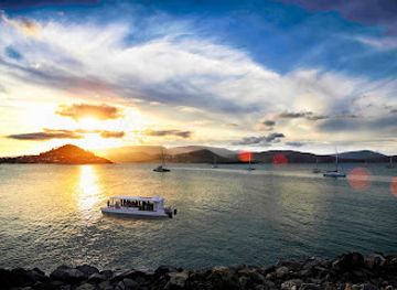 australia/whitsunday-islands/attraction/sundowner-cruises-iconic-whitsunday-adventures