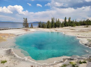 montana/yellowstone-national-park/attraction/yellowstone-lake-overlook-trail
