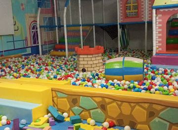 zambia/barotseland/attraction/dola-hill-lying-dragon-game-centre