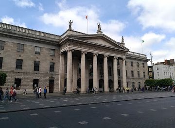 ireland/dublin/trinity-college/attraction/the-wishing-hand